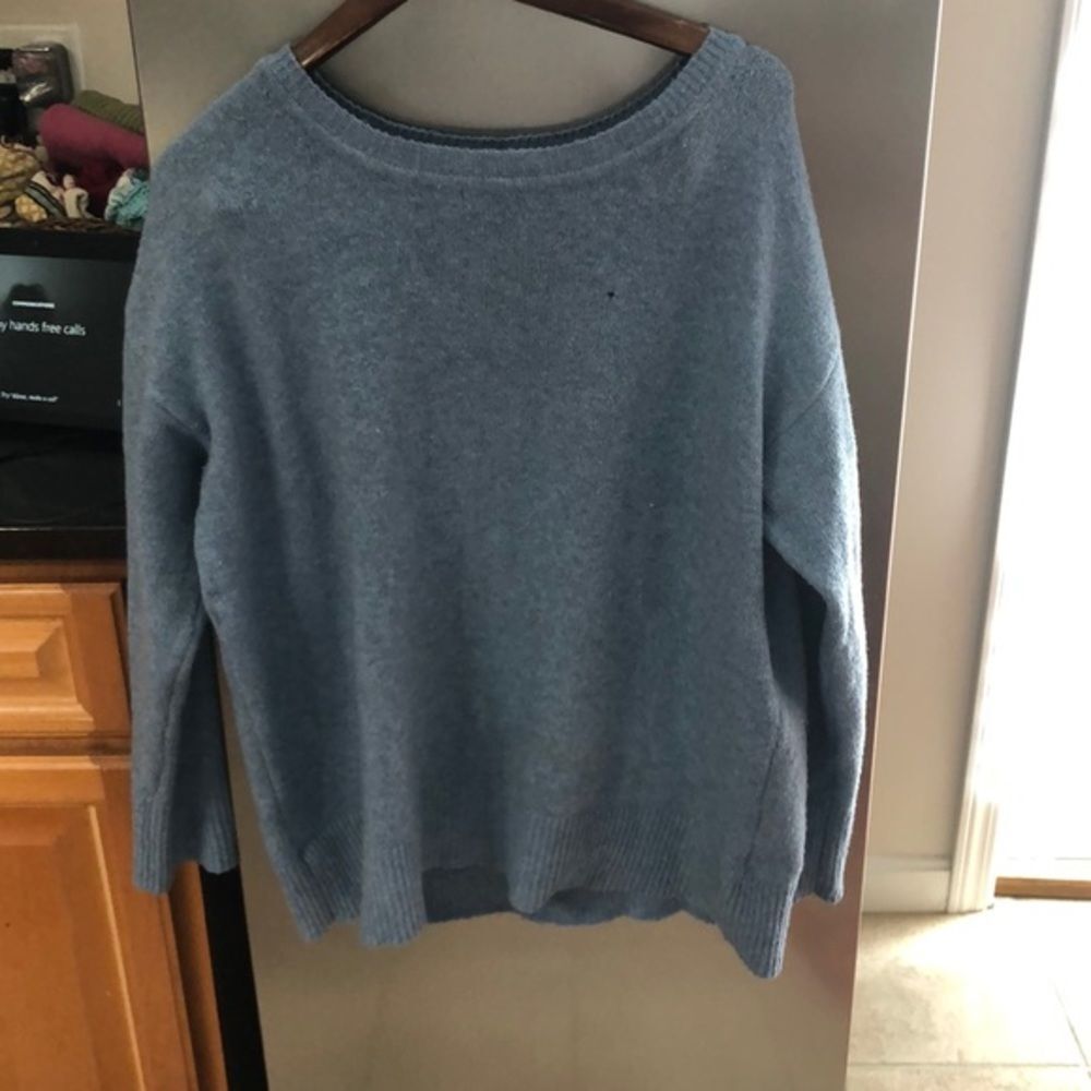Ellen Tracy blue sweater size large very soft